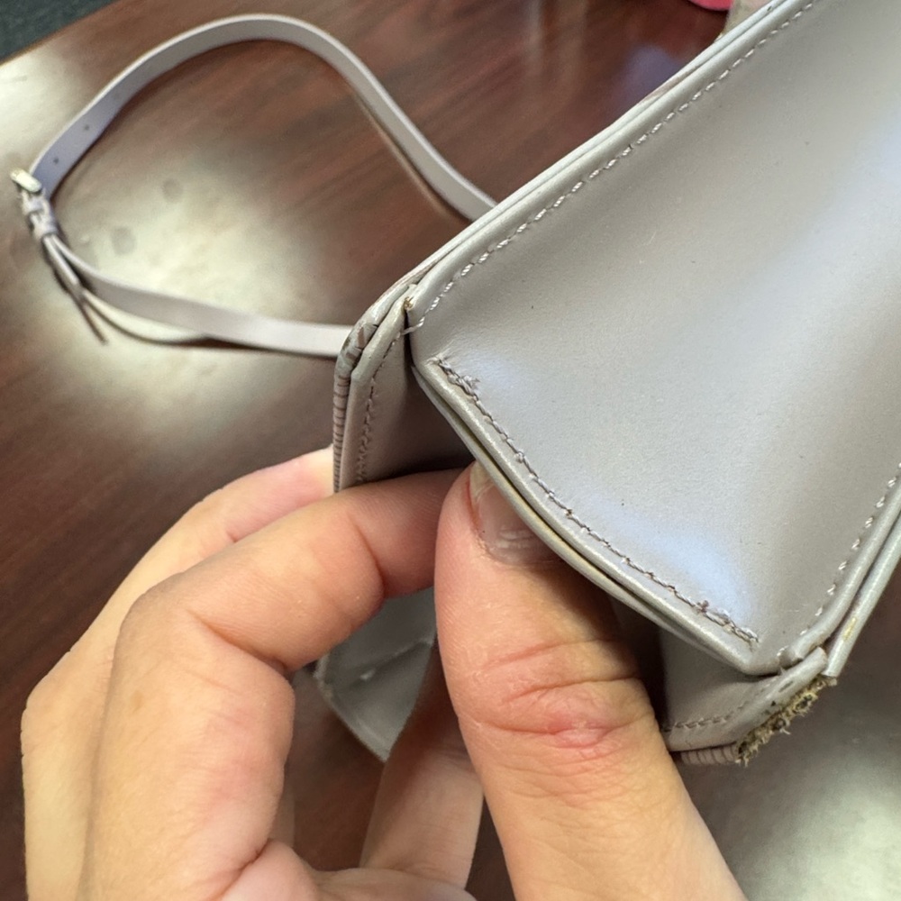 Louis Vuitton Epi Leather Ramatuelle Vintage Lilac Messenger Bag. - Picture 7 of 16
